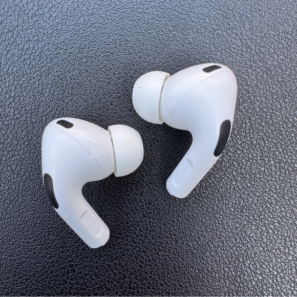 Apple AirPod Pro 2nd Generation - Picture 3 of 7